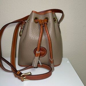 Vintage dooney and Bourke bucket bag